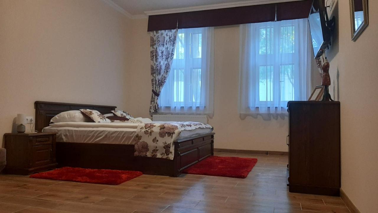 Toscana Apartman Gyula Exterior photo