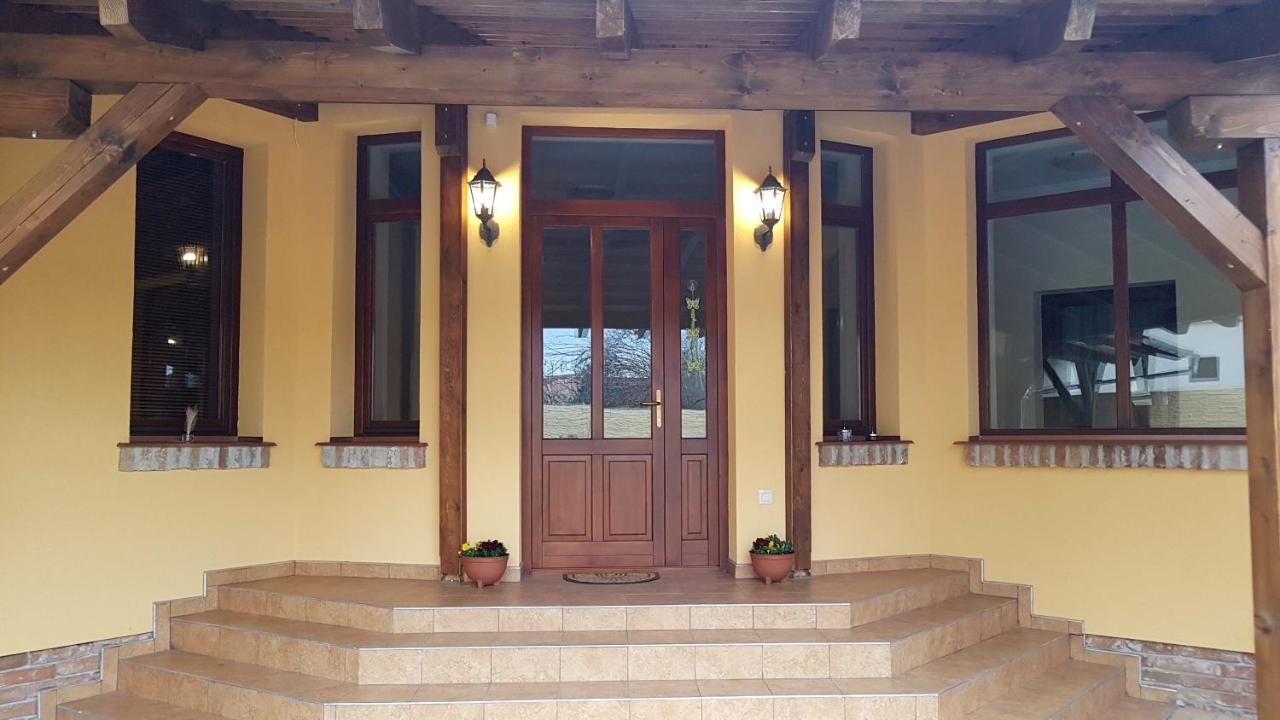 Toscana Apartman Gyula Exterior photo